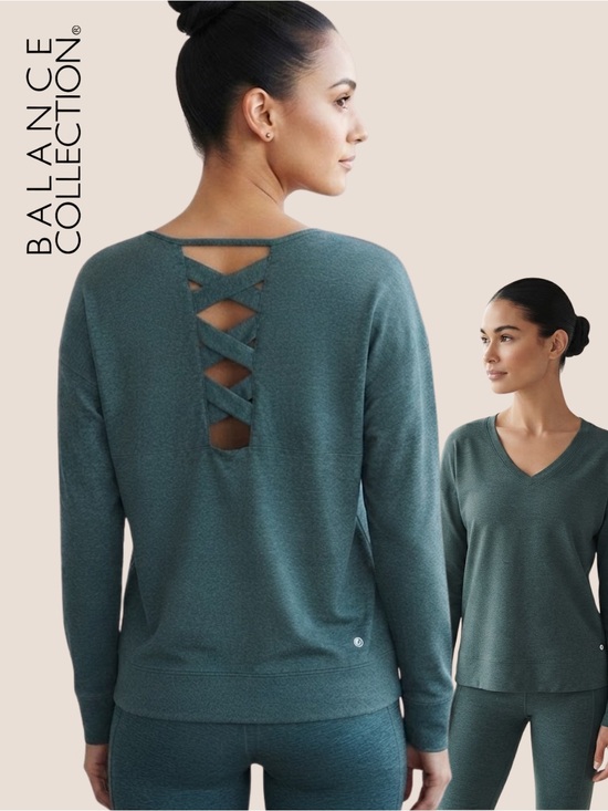 Balance Collection Tops - Sweatshirt • Like New
Women’s Crisscross Back Lightweight Sweatshirt